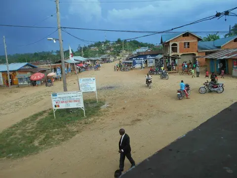 Mpua-li bhuu beambolɛ néluu ndasu | Partout parlons notre langue